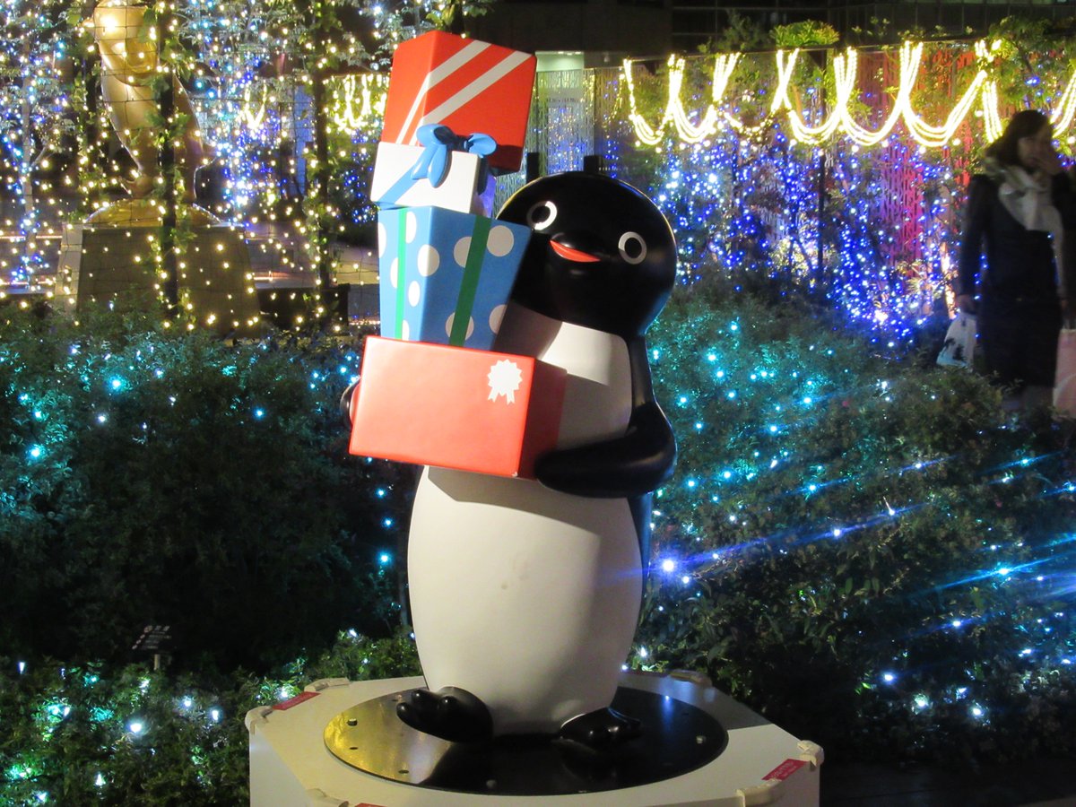 ミナミルミ・新宿駅南口スイカペンキン広場ペンギン像